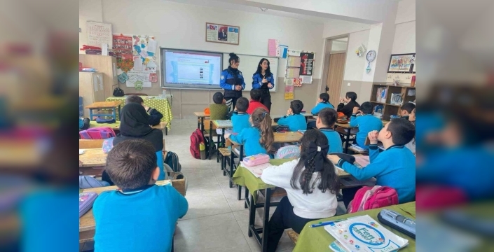 Polisten minik öğrencilere güvenlik ve trafik dersi