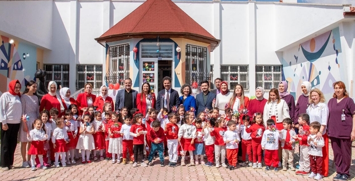 Rektör Yılmaz’dan miniklere sürpriz ziyaret