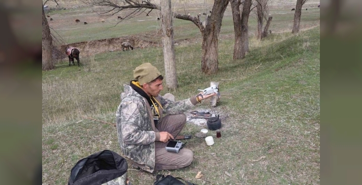 Saksağandan ilham aldı, sürüsünü dronla yönetmeye başladı