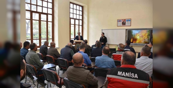 Salihli'de gönüllülere orman yangını mücadelesi eğitimi verildi