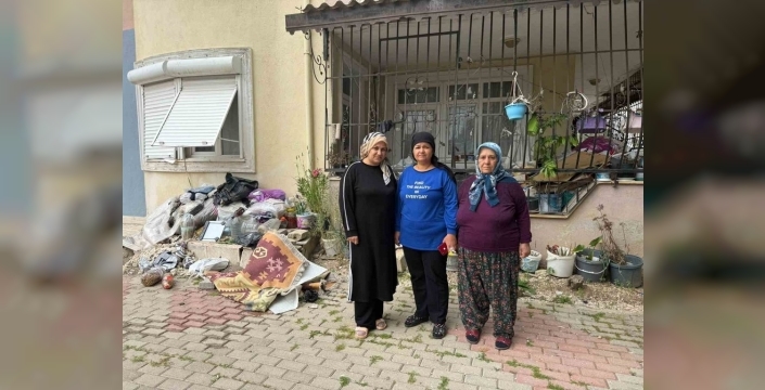Serik'te çöp ev paniği: Apartman sakinleri fare ve böcek istilasından isyan etti