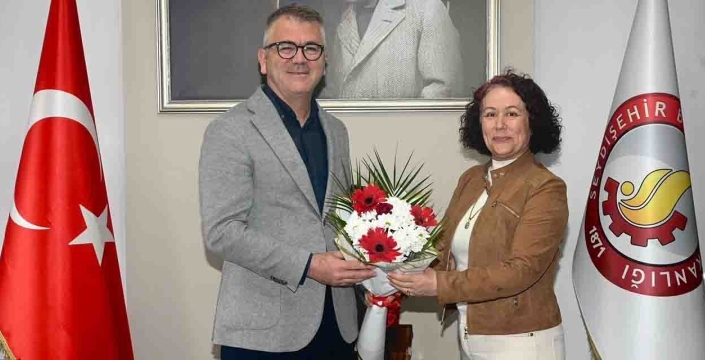 Seydişehir’den dünyaya başarı: Yazar Ünüvar gururlandırdı