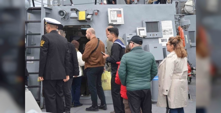 Sinop'ta 23 Nisan coşkusu: Askeri gemiler halkla buluştu