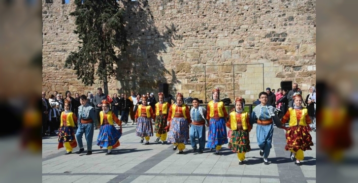 Sinop'ta 23 Nisan Coşkusu: 'Maarifin Kalbinde Çocuk' korteji meydanları doldurdu!