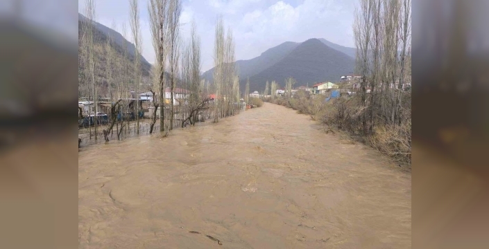 Şırnak'ta şiddetli yağışlar sonrası Habur Çayı taştı