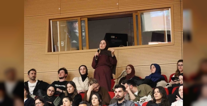 Tecrübeli bir öğretmenin kaleminden gençlere yol haritası: Sivas'ta anlamlı buluşma