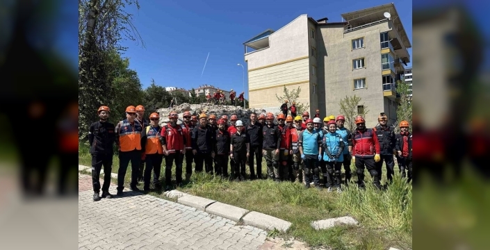 Uşak'ta gerçeği aratmayan deprem tatbikatı: 5.5'lik sarsıntıya müdahale!
