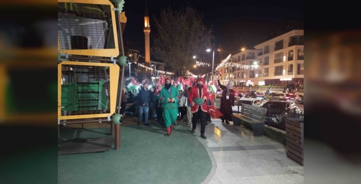 Üsküdar'da boykot ateşi 200 gündür sönmedi: McDonald's önünde sembolik yargılama!