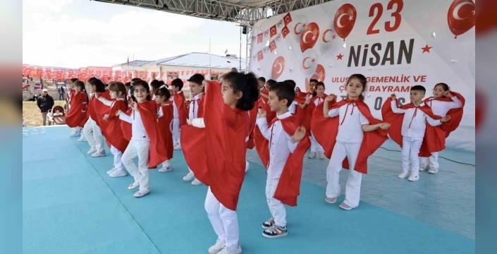 Van’da 23 Nisan Ulusal Egemenlik ve Çocuk Bayramı coşkuyla kutlandı