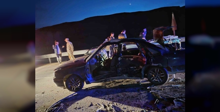 Van'da yürekleri ağızlara getiren kaza: Kaçak göçmenleri taşıyan araç hurdaya döndü, 7 kişi yaralı