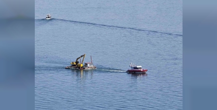 Van Gölü'nde su seviyesinin düşmesi, Akdamar Adası'ndaki iskeleyi yeniliyor