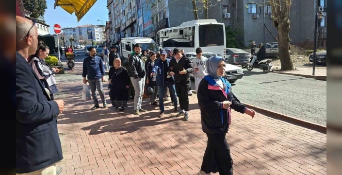 Yayadan kaçarken motosikletini yere yatıran sürücü kazadan kıl payı kurtuldu