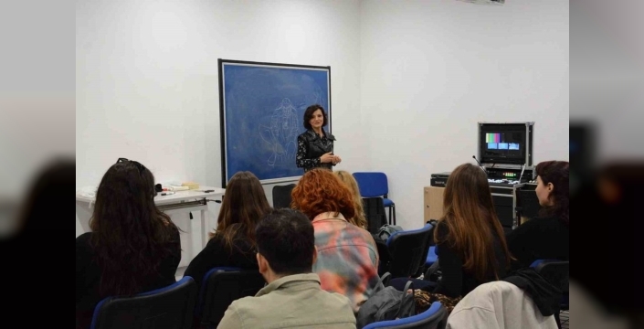 Yönetmen Jale İncekol'dan öğrencilere yapay zeka ve sanat üzerine çarpıcı dersler