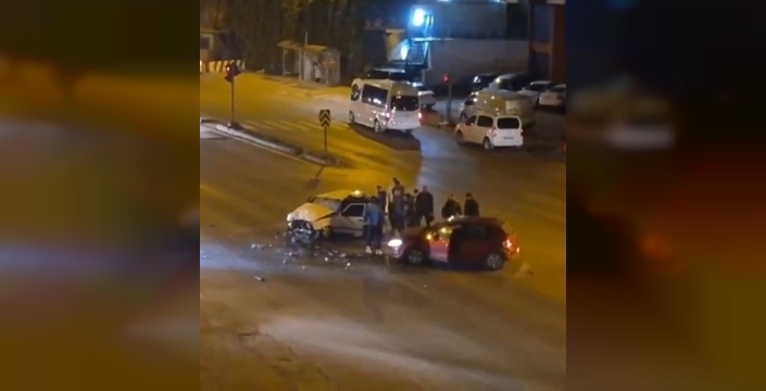 Zonguldak'ta trafik kazası: İki otomobil kafa kafaya çarpıştı, 2 yaralı