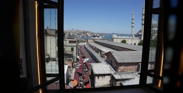 19 Mayıs tatili Eminönü'nü iğne atsan yere düşmez hale getirdi