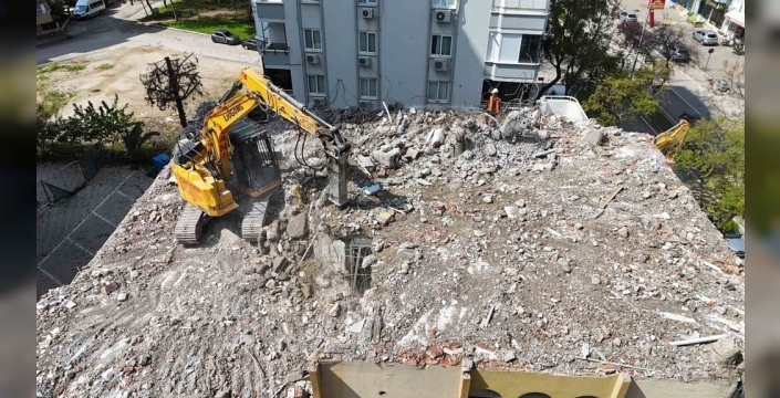 Adana'da deprem sonrası bekleyen binalarda yıkım ateşi yeniden yandı: Mahkeme engeli kalktı!