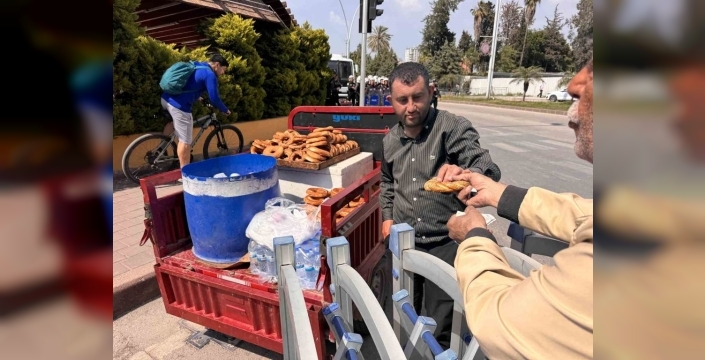 Adana'da simitçiler, su satıcıları ve 1 Mayıs coşkusu