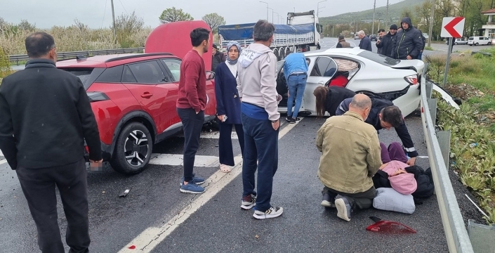 Akşehir’de yağış kazayı getirdi: İki otomobil çarpıştı, 4 yaralı