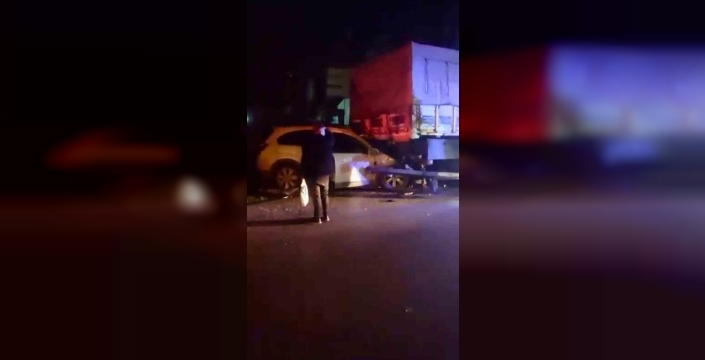 Ankara'da gece yarısı dehşeti: Tıra çarpan otomobil sürücüsü ağır yaralı
