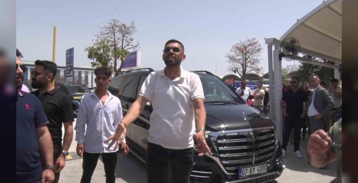 Antalya Havalimanı'nda VIP taşımacılar tepki gösterdi