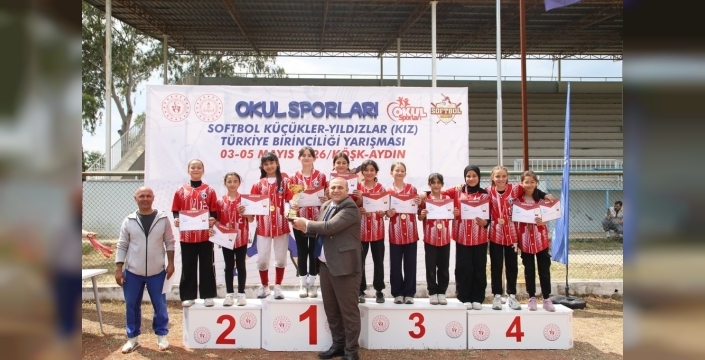 Aydın, genç softbolcuların şampiyonasına ev sahipliği yaptı: Küçükler ve yıldızlar sahadaydı