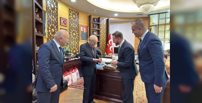 Bahçeli'ye Erzurumspor'dan özel jest: Süper Lig forması hediye edildi