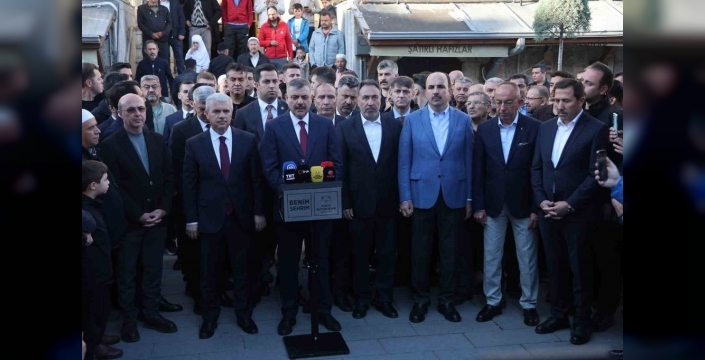 Bakan Çiftçi, bayram namazını baba ocağı Konya'da kıldı