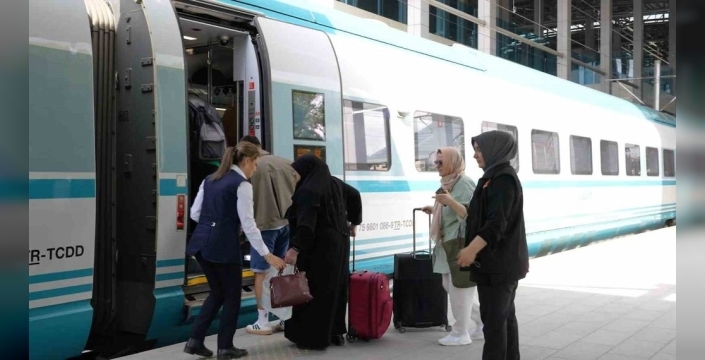 Bayramda trenler dolacak: Uraloğlu duyurdu, 18 binden fazla ek koltuk!