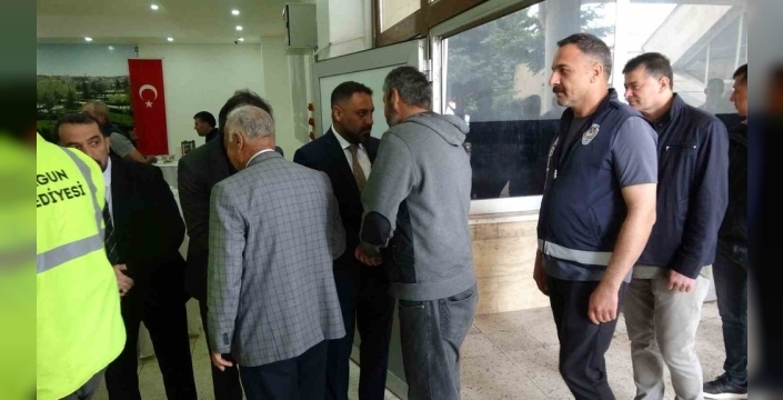 Bayramlaşma sahnesinde sürpriz projeler: Sorgun Belediyesi'nden Bosna'ya uzanan köprüler