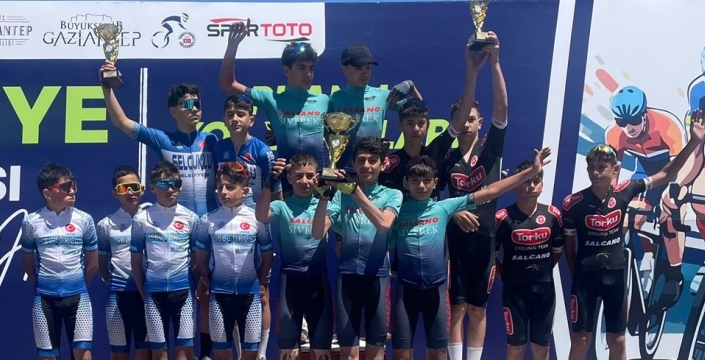 Bisiklet Türkiye Kupası’nda Konya rüzgarı: Sporcular madalyalara damga vurdu