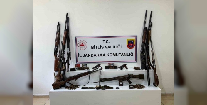 Bitlis'te 20 adrese şok baskın: Silah ve mühimmat yağdı!