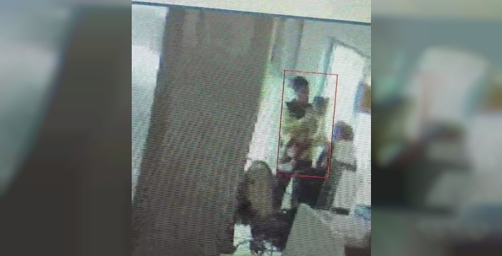 Boğazına şeker kaçan küçük kız, jandarmanın hızlı müdahalesiyle kurtuldu