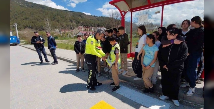 Bolu'da miniklere yaya geçidi eğitimi verildi