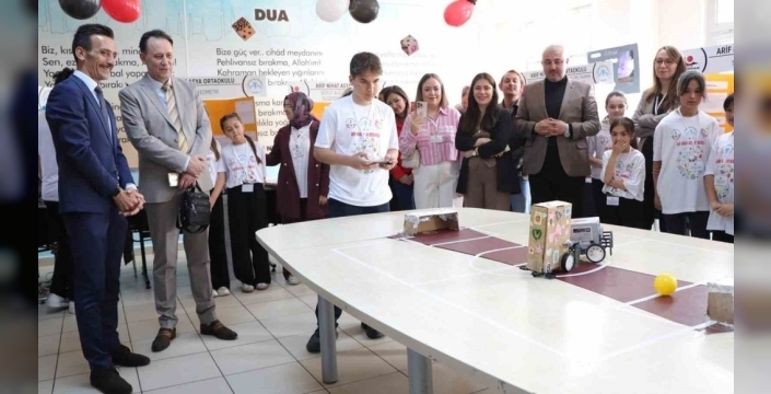 Bozüyük'te bilim ve teknoloji rüzgarı: TÜBİTAK 4006-B fuarı kapılarını açtı