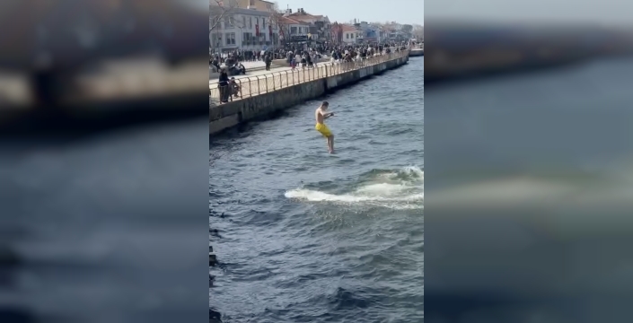 Bursa'da deniz suyu hala soğuk ama yüzme sezonu coşkuyla başladı