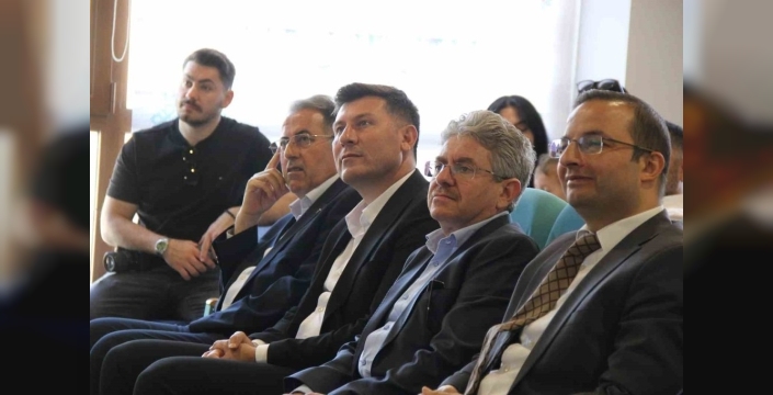 Cizre'de velilere yönelik 'Anne Baba Okulu' konferansı büyük ilgi gördü