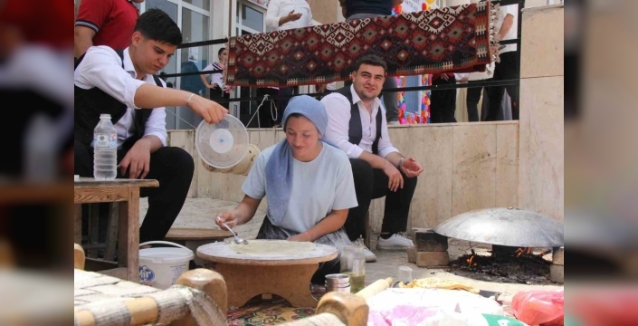 Cizre'den bilim şöleni: Öğrenciler yöresel lezzetlerle fuarı renklendirdi