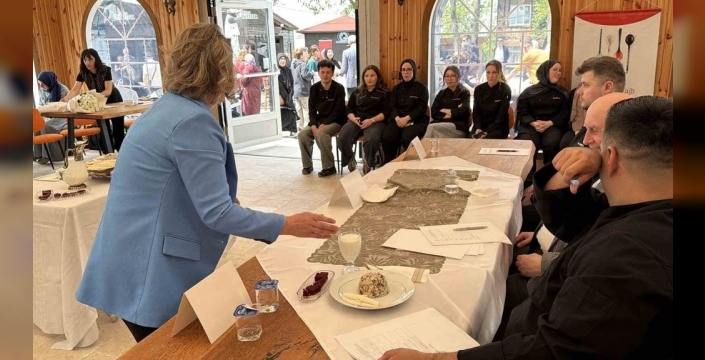 Düzce'de pilav yarışmasında altın kazanan kadınlar duygusal anlar yaşadı