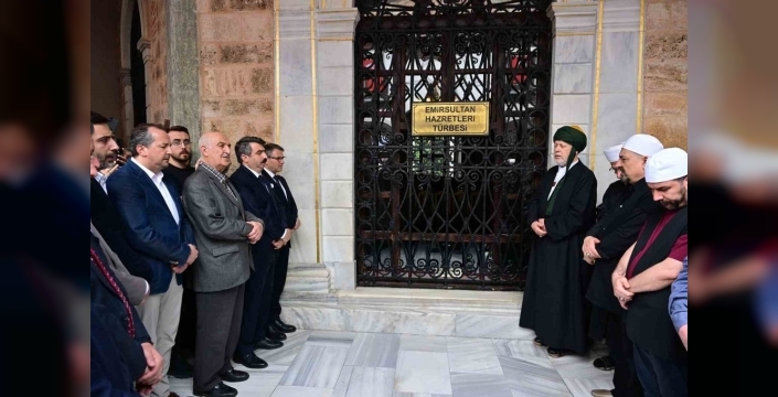 Emirsultan'da 600 yıllık erguvan geleneği yeniden canlandı, binlerce kişiye dualı çorba ikram edildi
