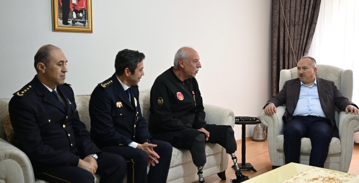 Emniyet Genel Müdürü Ali Fidan’dan Sarayönülü gaziye anlamlı ziyaret