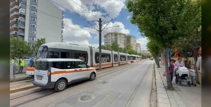 Eskişehir'de tramvay hattında dehşet anları: Yüksek gerilim teli koptu, facianın eşiğinden dönüldü