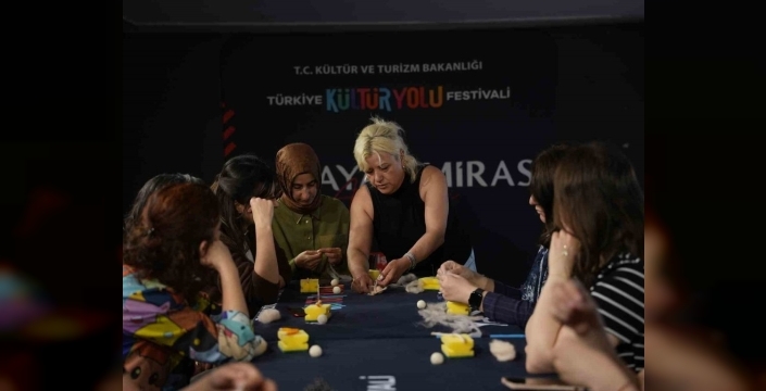 Eskişehir Kültür Yolu Festivali: Duygu yüklü bir tiyatro ve Anadolu'nun renkli bez bebekleri bir araya geldi