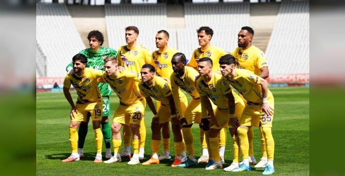 Eyüpspor, son dakikada hayata döndü ve Süper Lig'de kalmayı başardı