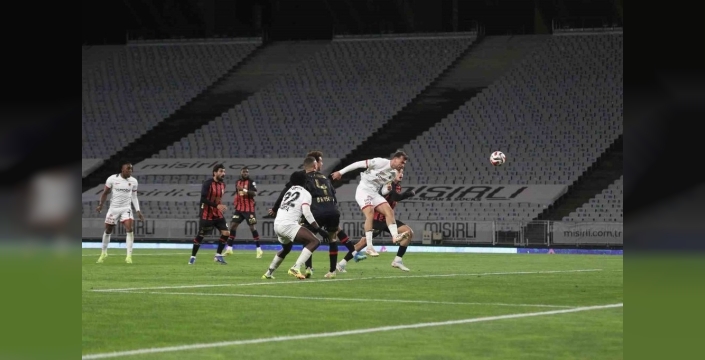 Fatih Karagümrük, Gençlerbirliği'ni tek golle geçerek üç puanı aldı
