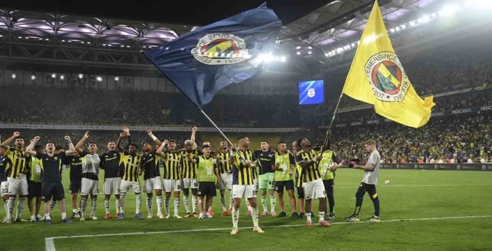 Fenerbahçe’de ilk yol ayrımı! Karar yıldız futbolcuya bildirildi