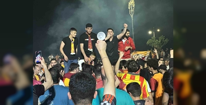 Galatasaray'ın şampiyonluğu İzmir'de büyük coşkuyla kutlandı