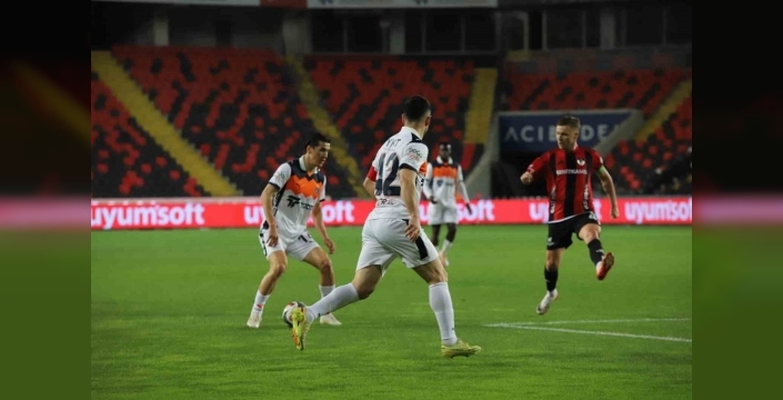 Gaziantep FK, Başakşehir karşısında ilk yarıyı 0-2 geride kapattı