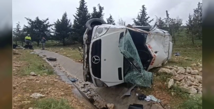 Gaziantep'te işçi servisi şarampole uçtu, 16 kişi yaralandı