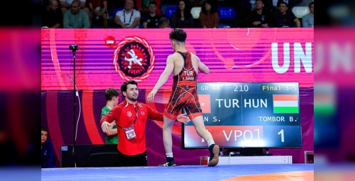 Genç güreşçimiz Şamil Şahan'dan U17 Avrupa Şampiyonası'nda bronz gururu