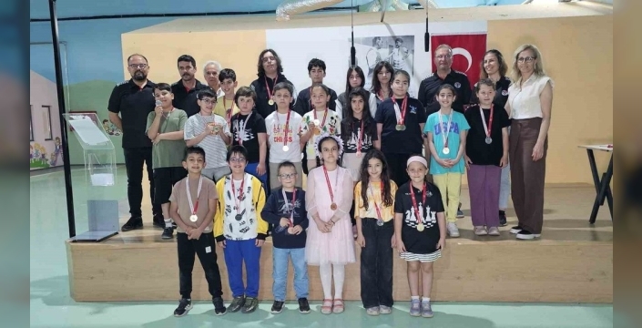 Gençlik bayramı coşkusu satranç tahtasında: Nazilli'de 120 sporcu piyonları için ter döktü